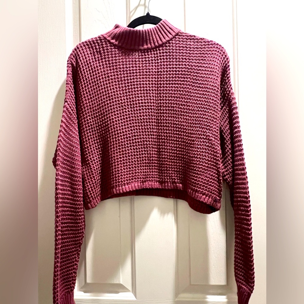 Hollister women’s crop sweater small